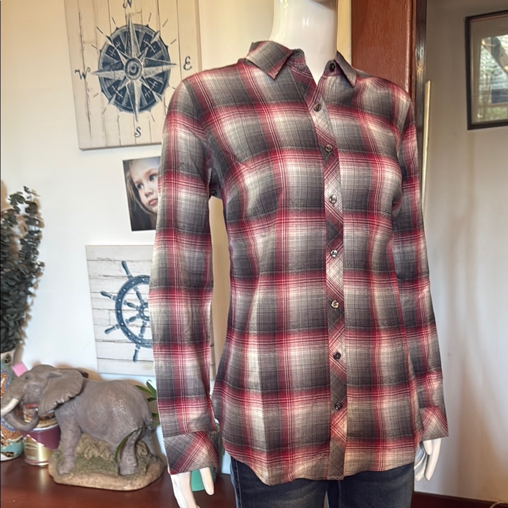 NWT northern reflections size small Plaid Button-Up Shirt - Red and Gray